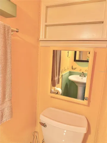 1/2 bathroom