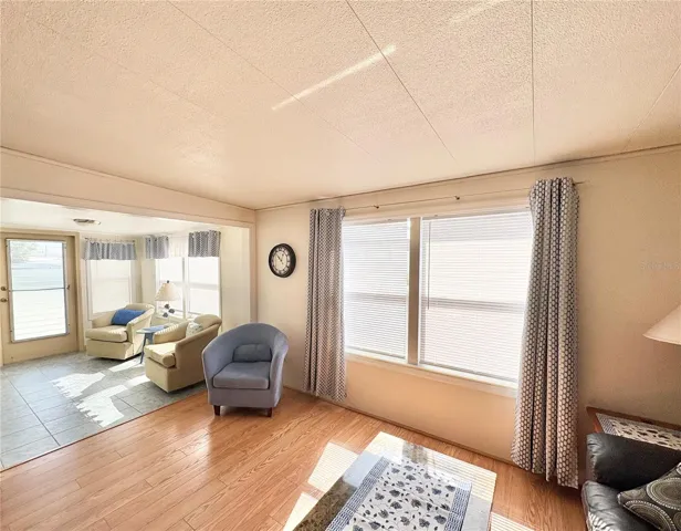 Extra Sitting area off living room