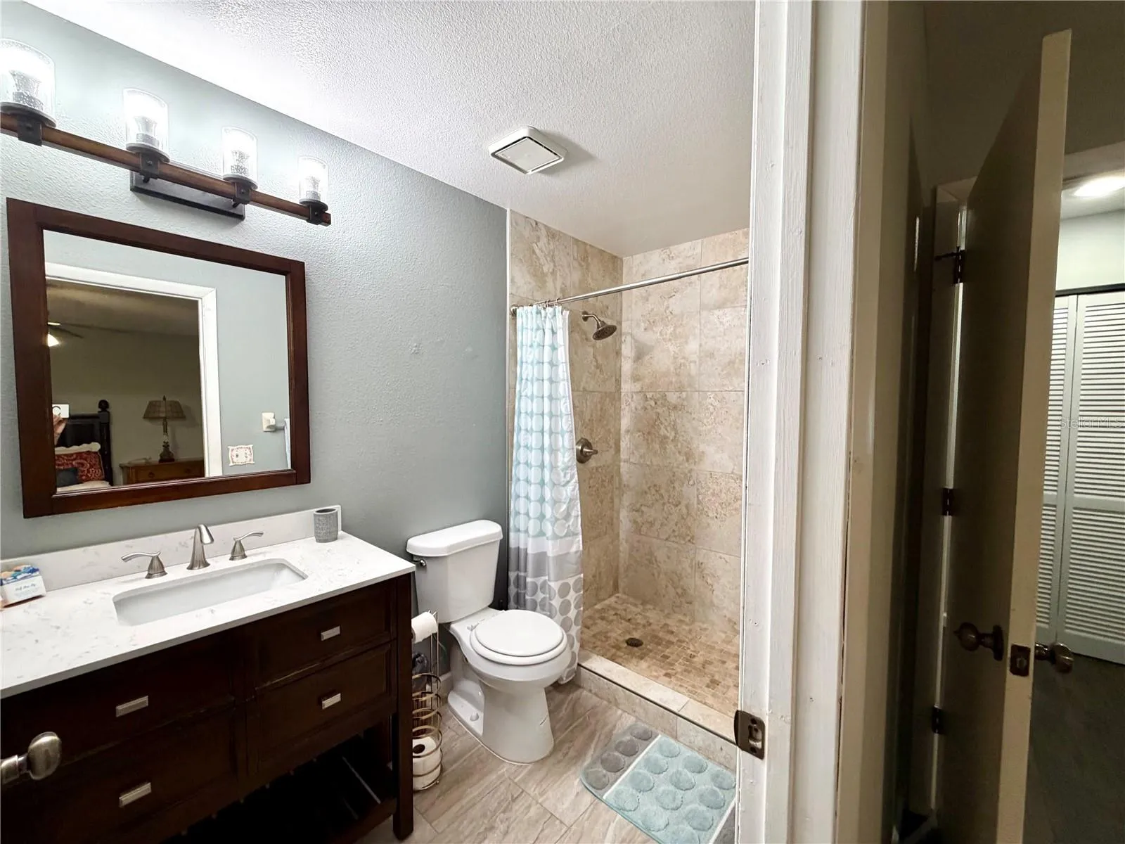 Modern primary bath