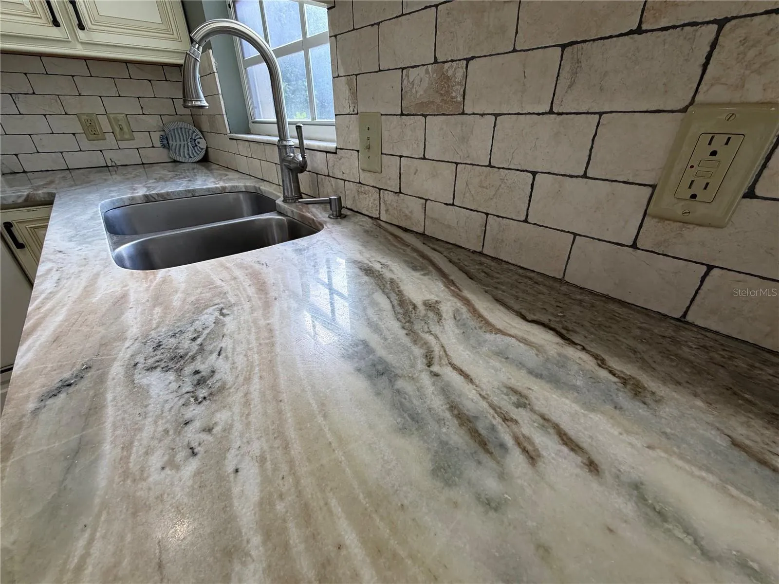 Beautiful granite and backsplash makes this a modern kitchen