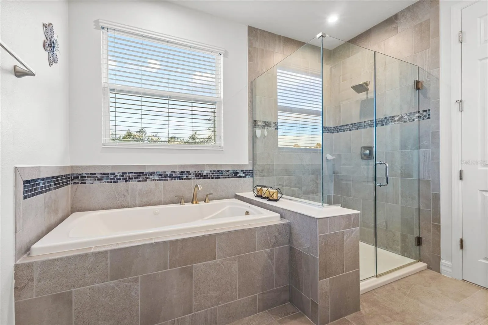 Jetted tub