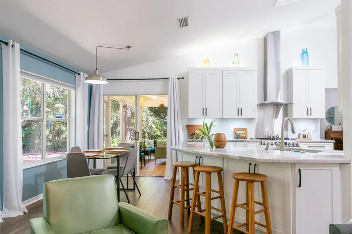Kitchen Family Room Screened in porch