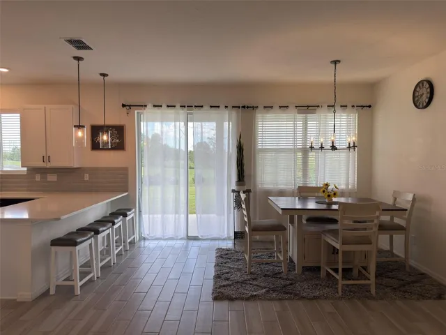 Dining &amp; Kitchen Bar