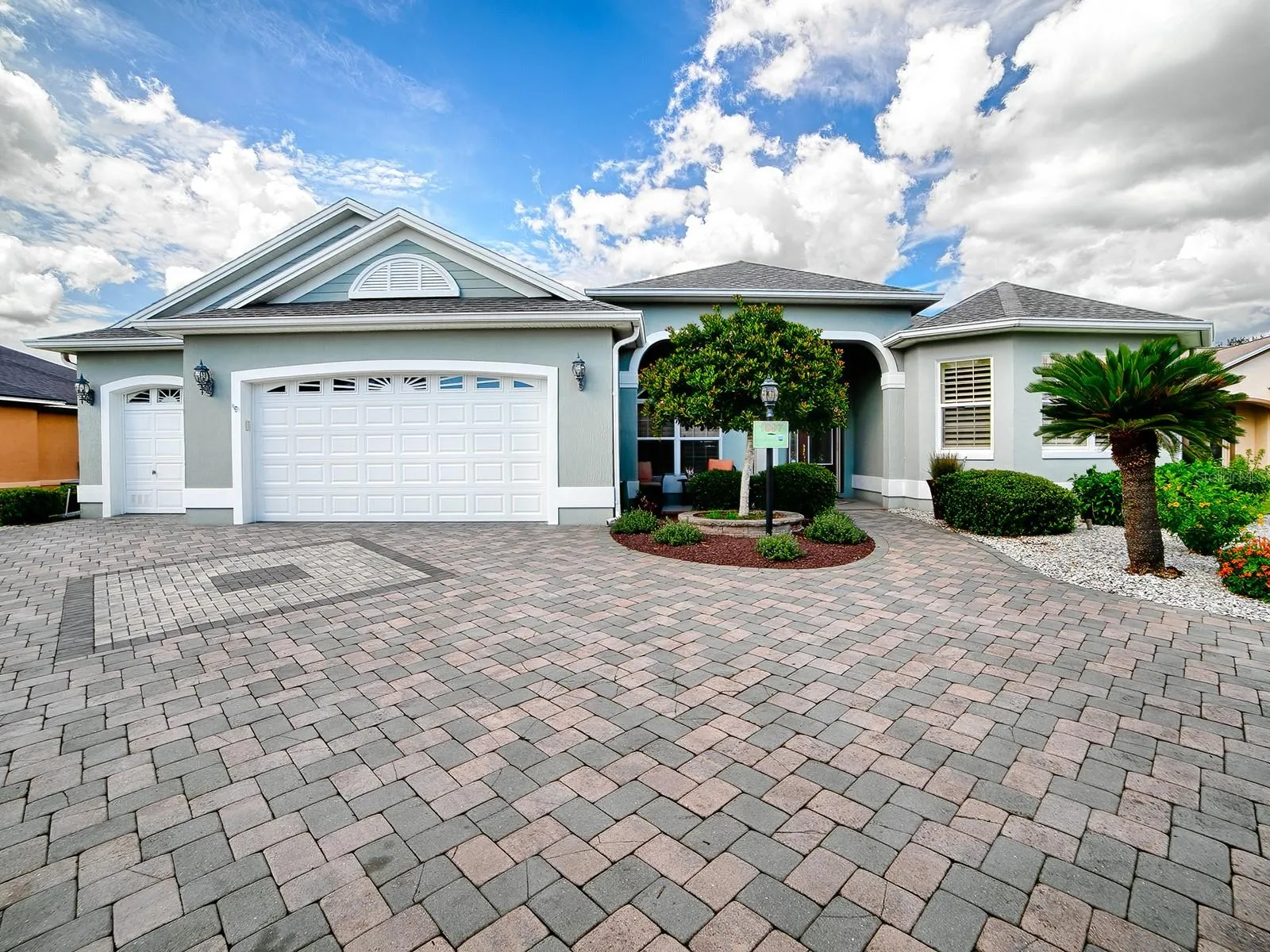 AN AMAZING CUSTOM PREMIER NATCHEZ WITH OVER 3100 SQ. FT. OF LIVING SPACE, WITH ROOM FOR A POOL AND PRIVACY LOCATED IN BRIDGEPORT AT LAKE MIONA!