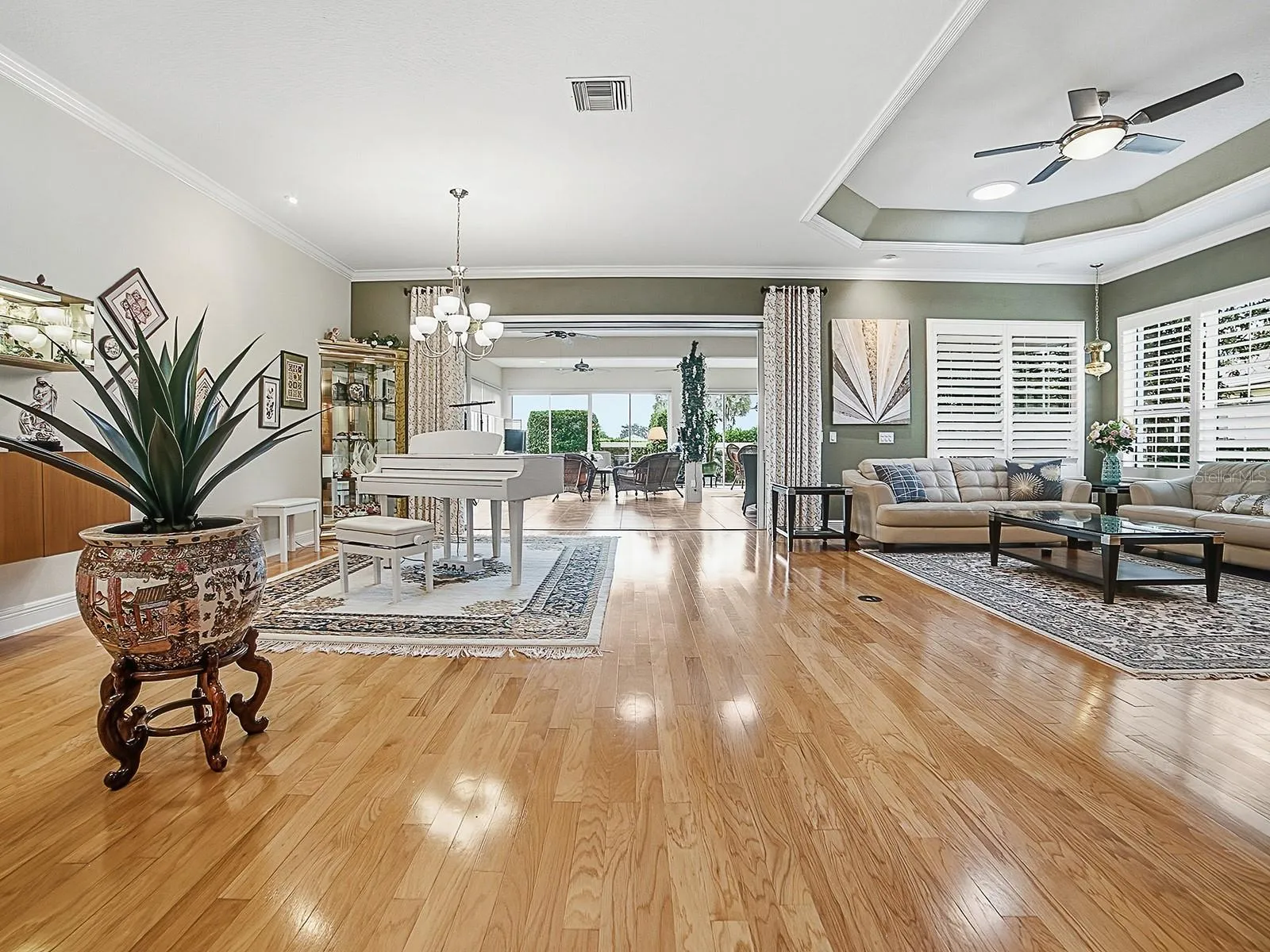 THIS CUSTOM HOME HAS 10 FOOT CEILINGS AND 8 FOOT DOORS.