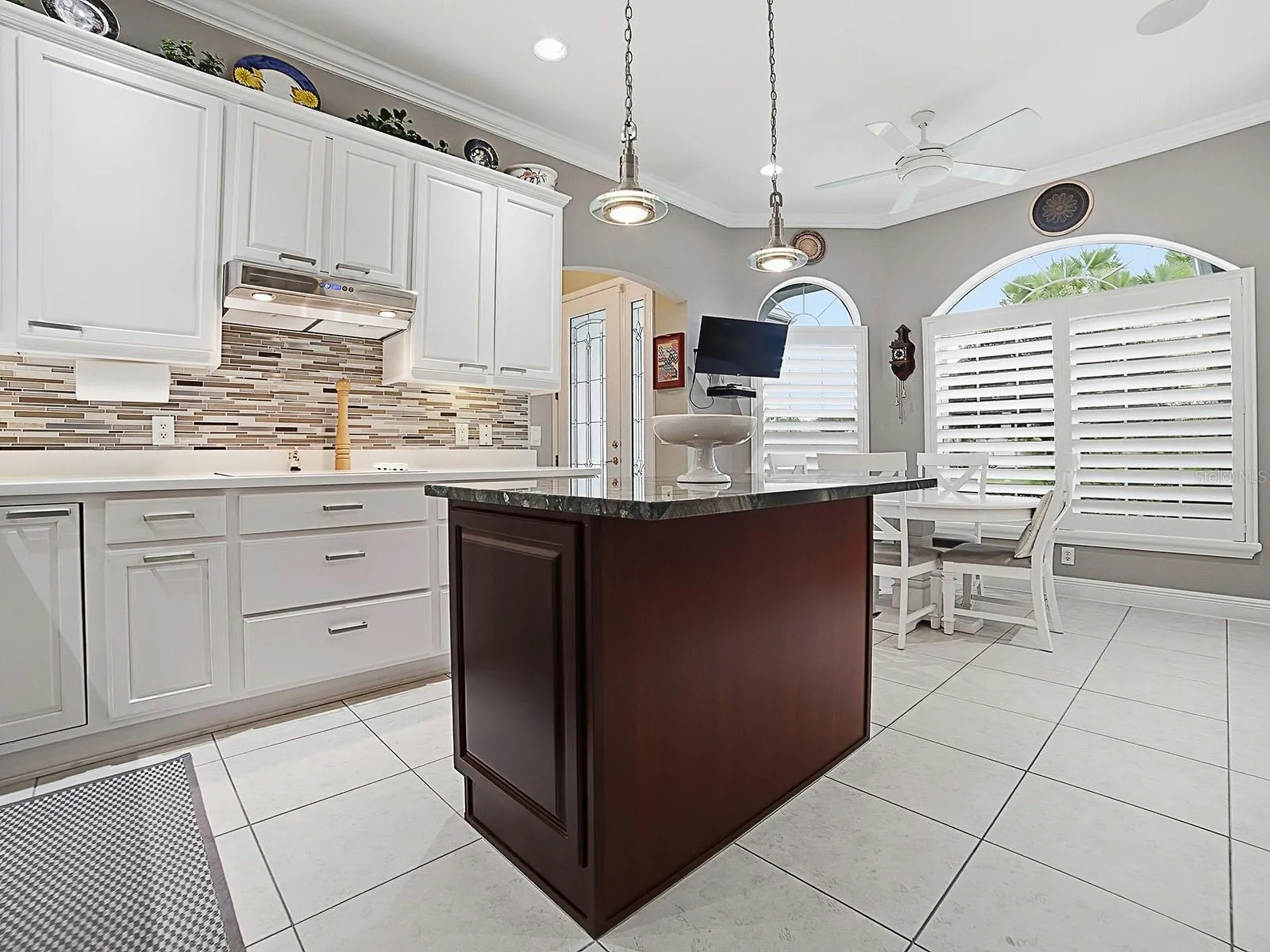 AN ELECTRIC COOKTOP WITH VENT HOOD, AND SO MUCH MORE STORAGE SPACE.