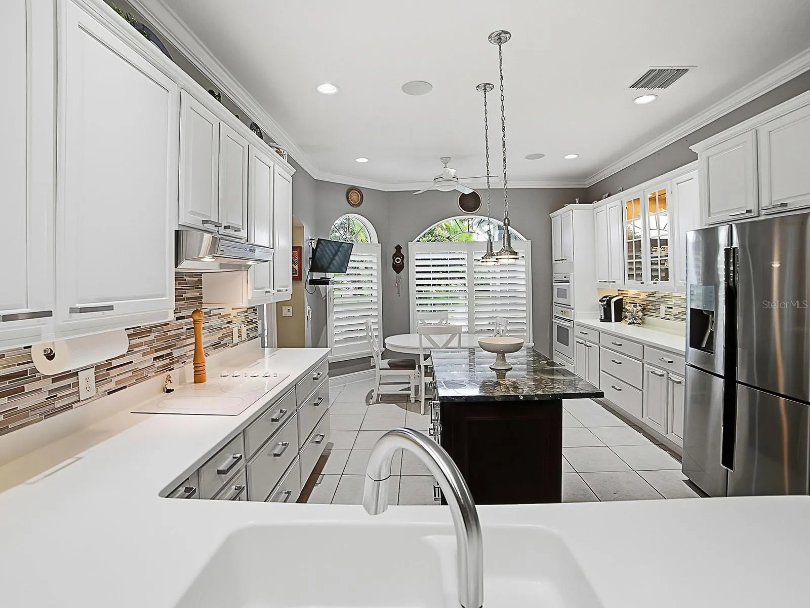 WHAT A LOVELY, FUNCTIONAL KITCHEN!