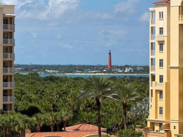 Watch the lighthouse from your front door & breakfast nook!