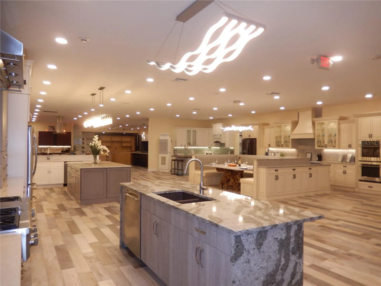 2015 Interior- Showroom III