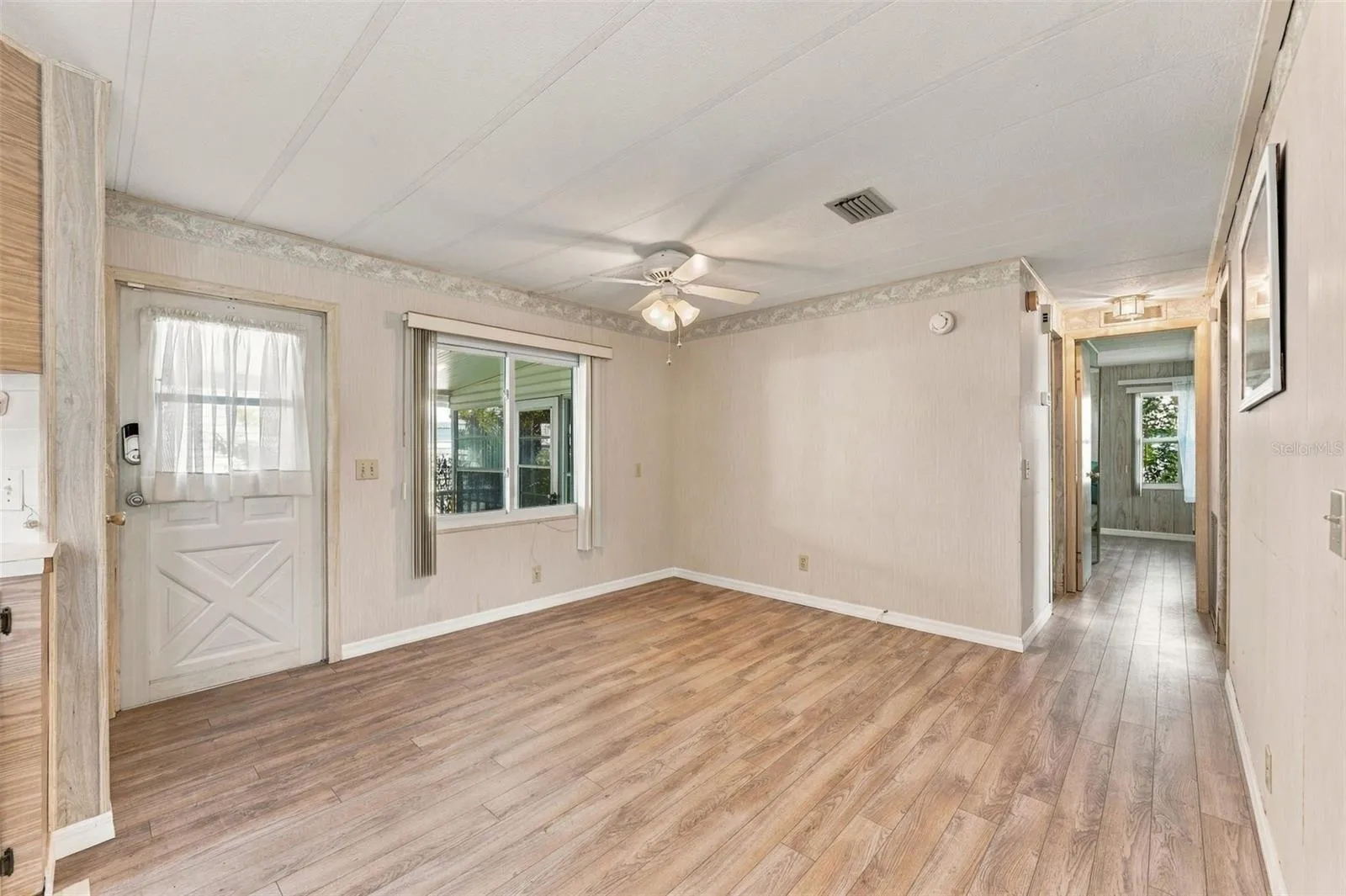 Family room, dinette area located right off the kitchen