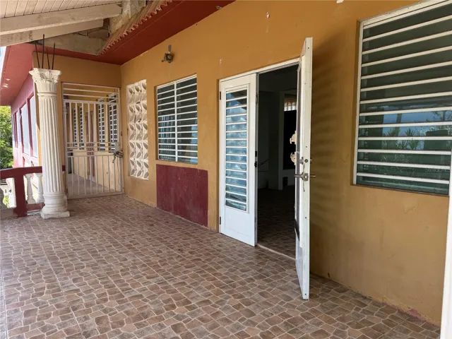 Balcony/Main Entrance