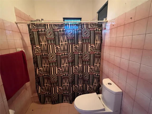 2nd bedroom ensuite bathroom