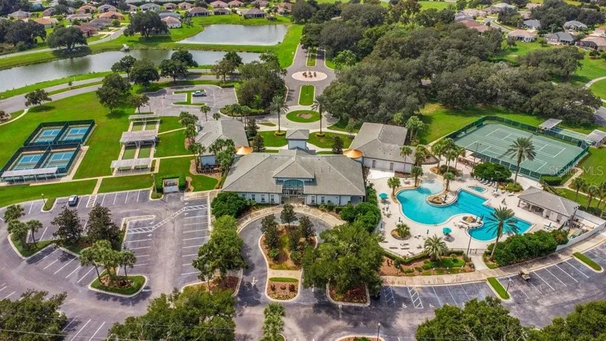 Clubhouse/pool/courts