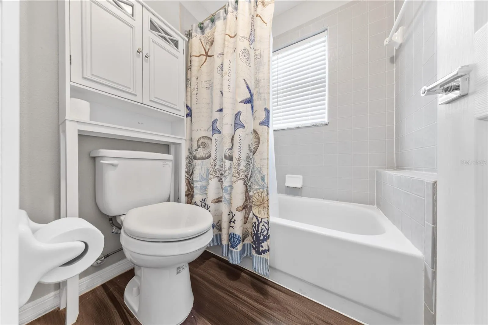 Full guest bathroom