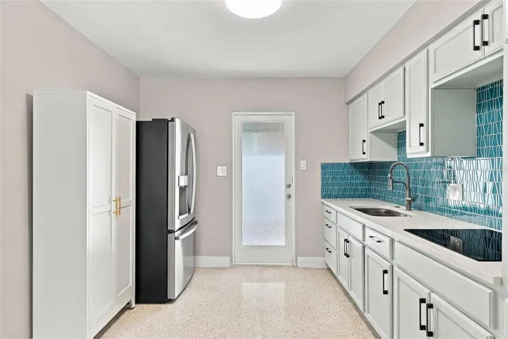 Updated kitchen, refrigerator with ice maker