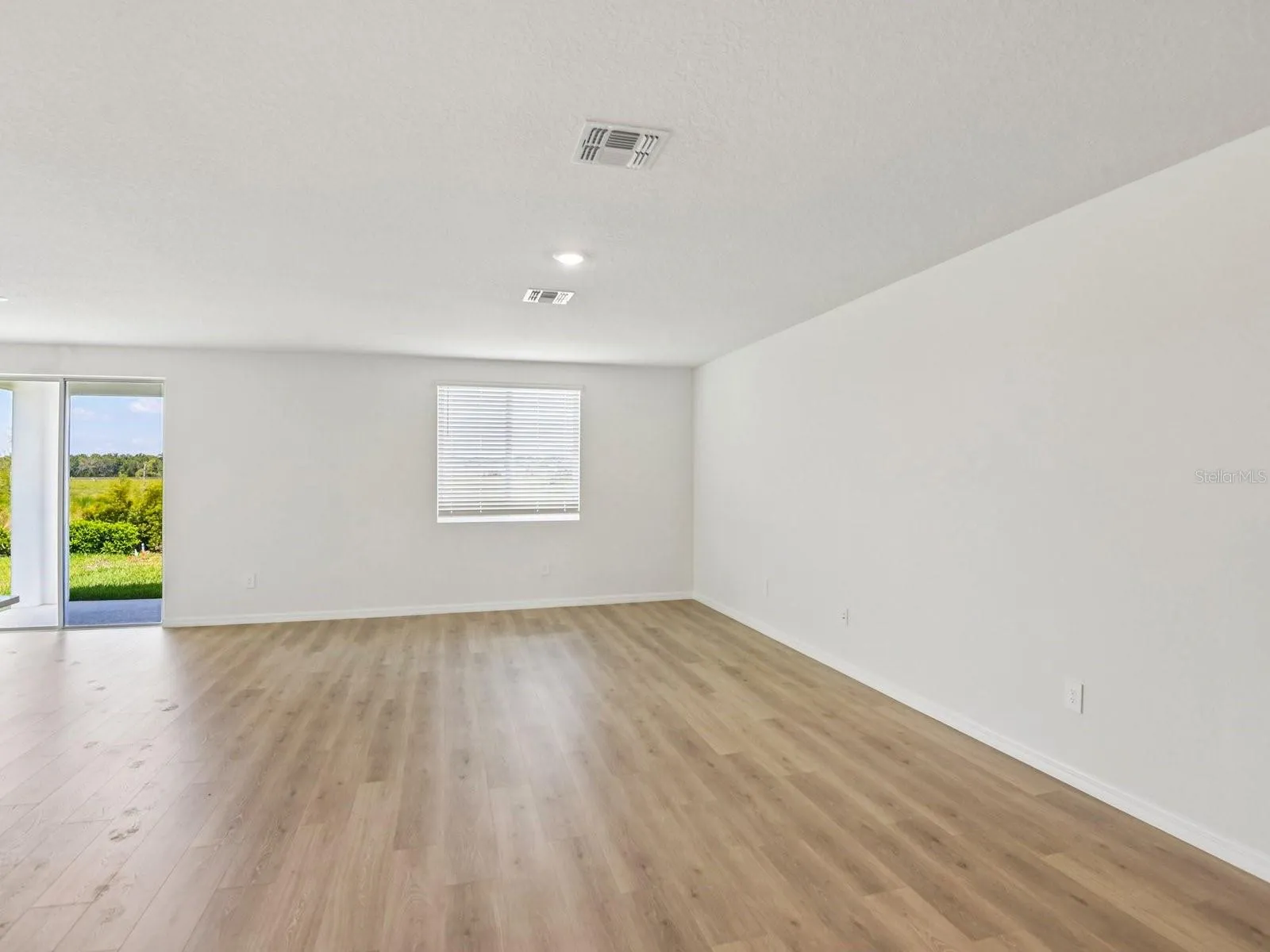 Photo is not of the actual home, but is an inspirational photo of builder’s model home and may depict options, furnishings, and/or decorator features that are not included