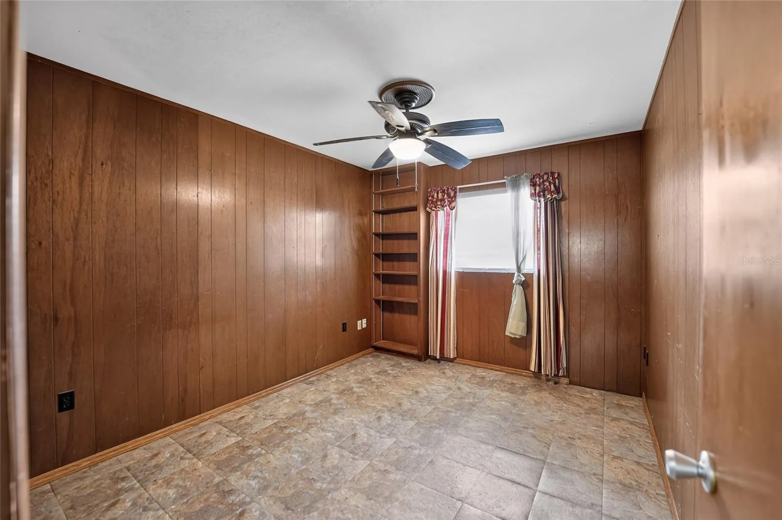 Additional room - could be converted to 4th bedroom