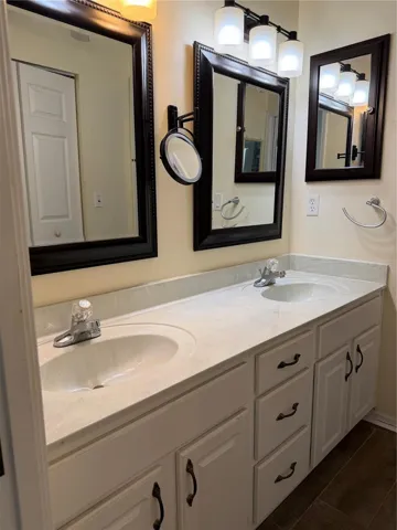 Dual Vanities Master
