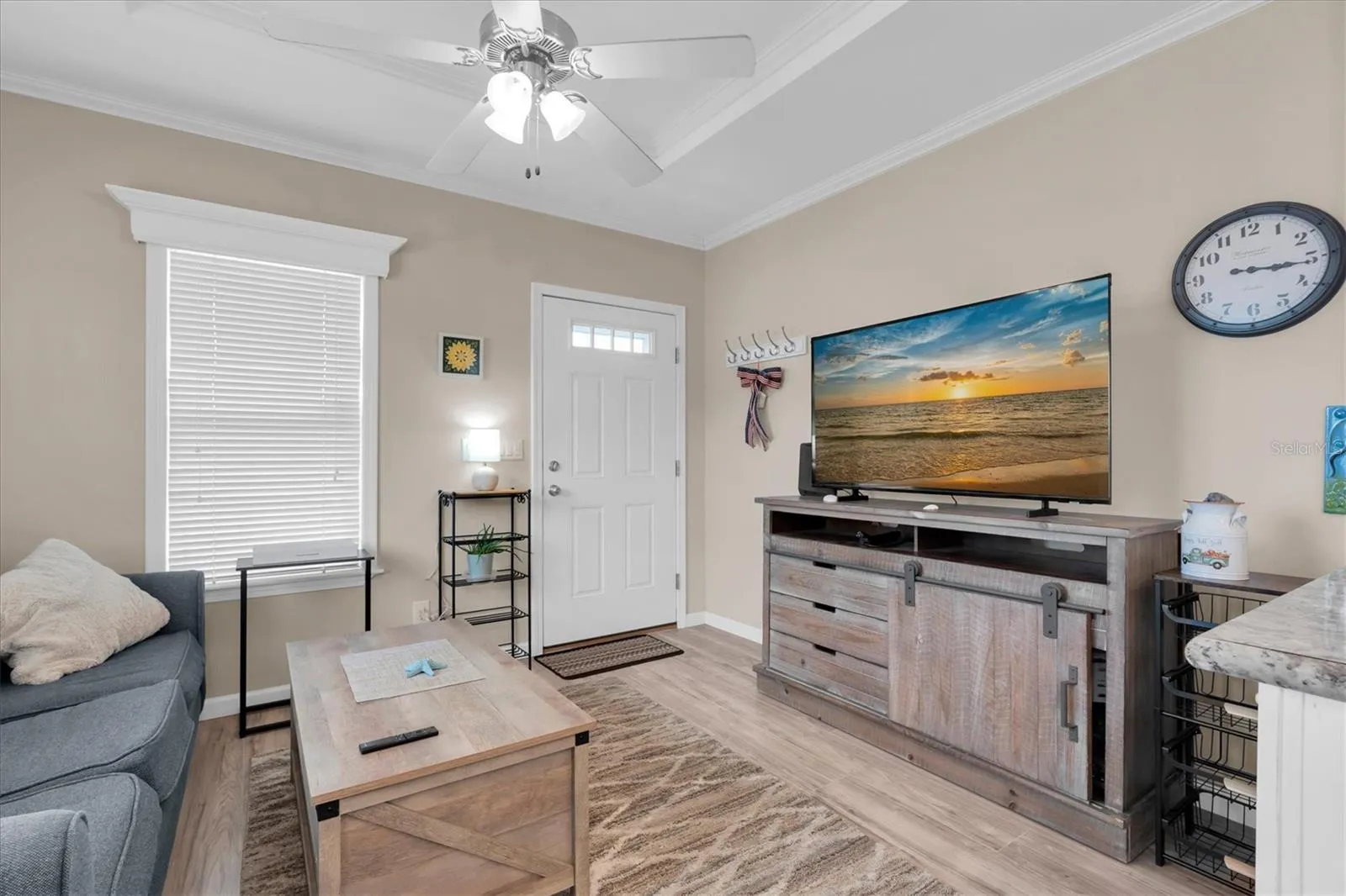 Spacious living room