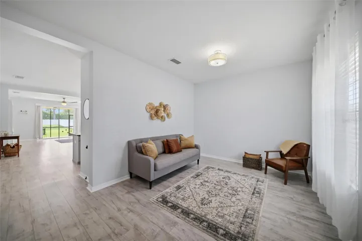 Flex room for dining, office, den...
