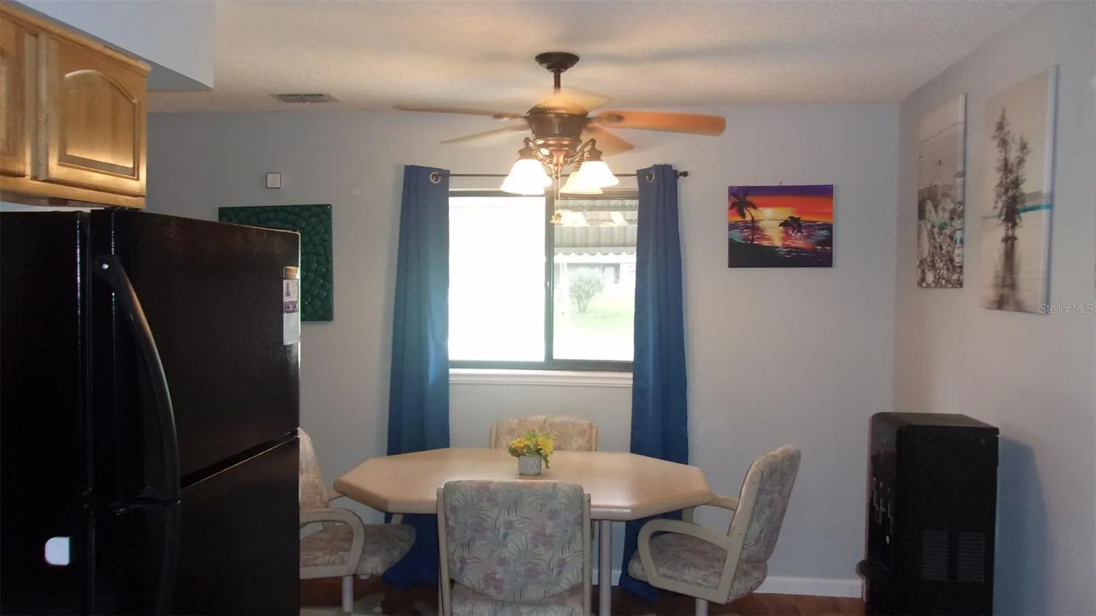 Kitchen Eating Area