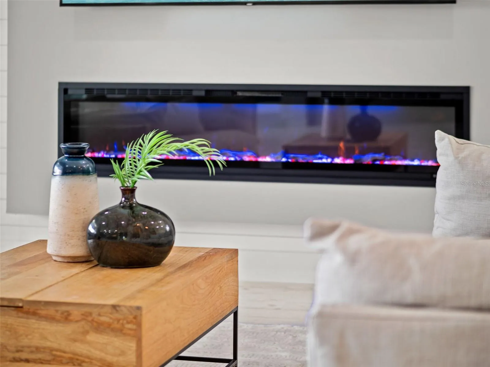 Detail Electric Fireplace