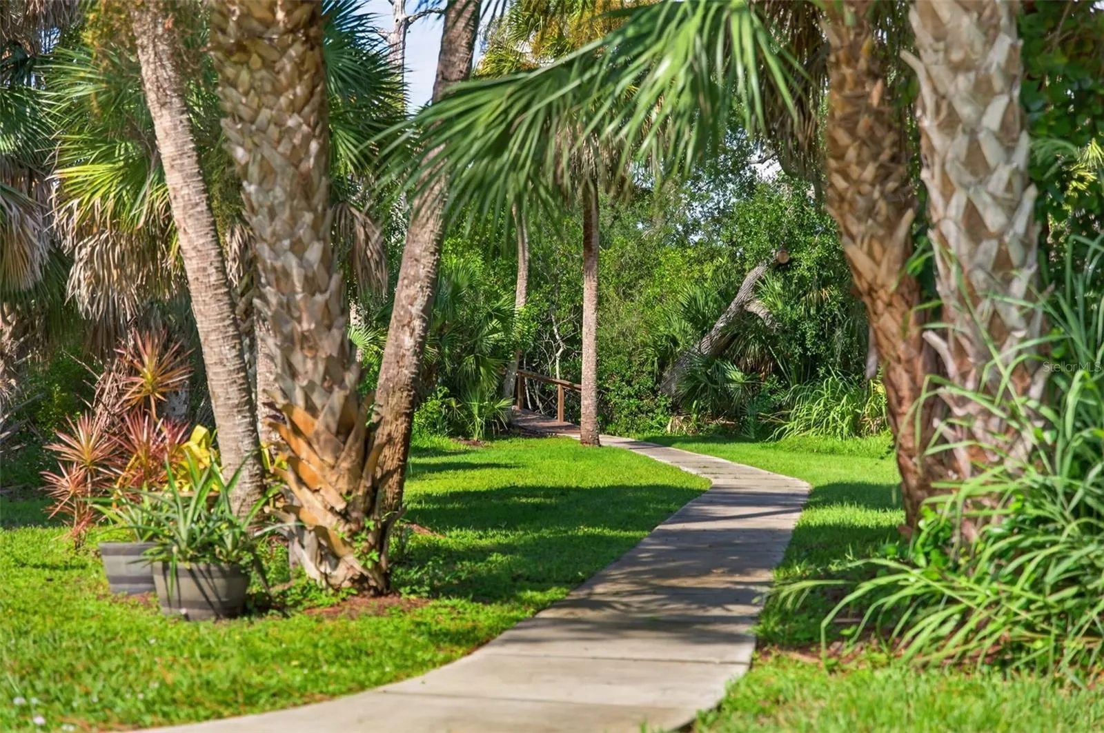 Walk way to the water
