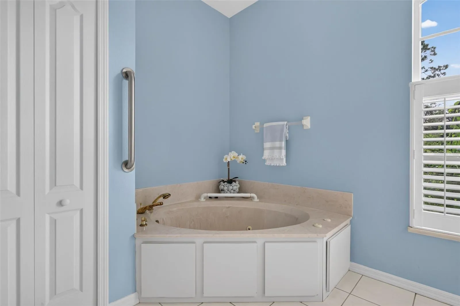 Large soaking tub