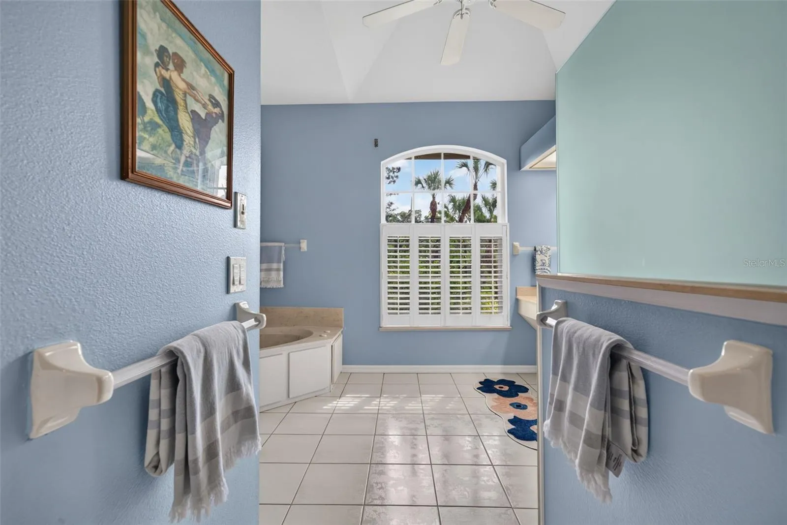 Priamry en-suite bathroom