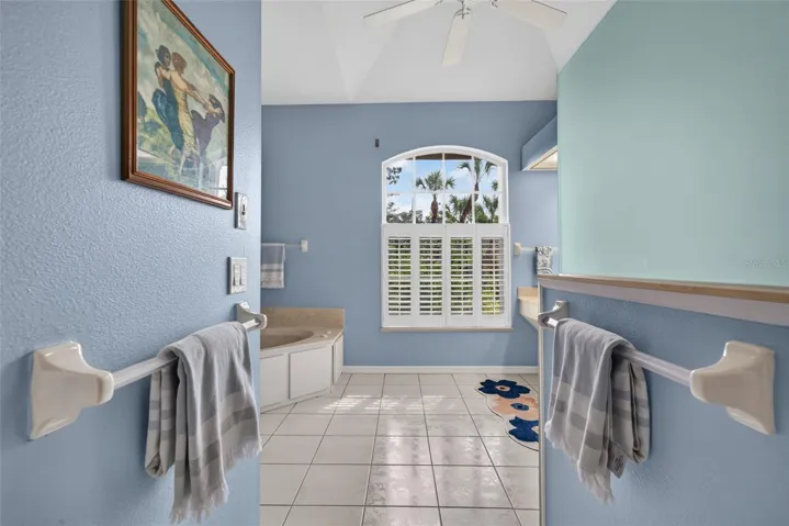 Priamry en-suite bathroom