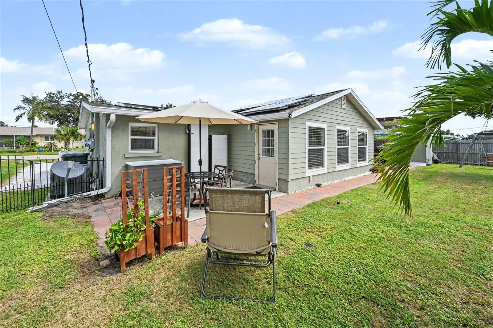 Another backyard patio ideal for umbrella covered seating, venice-fl-412-redwood-rd