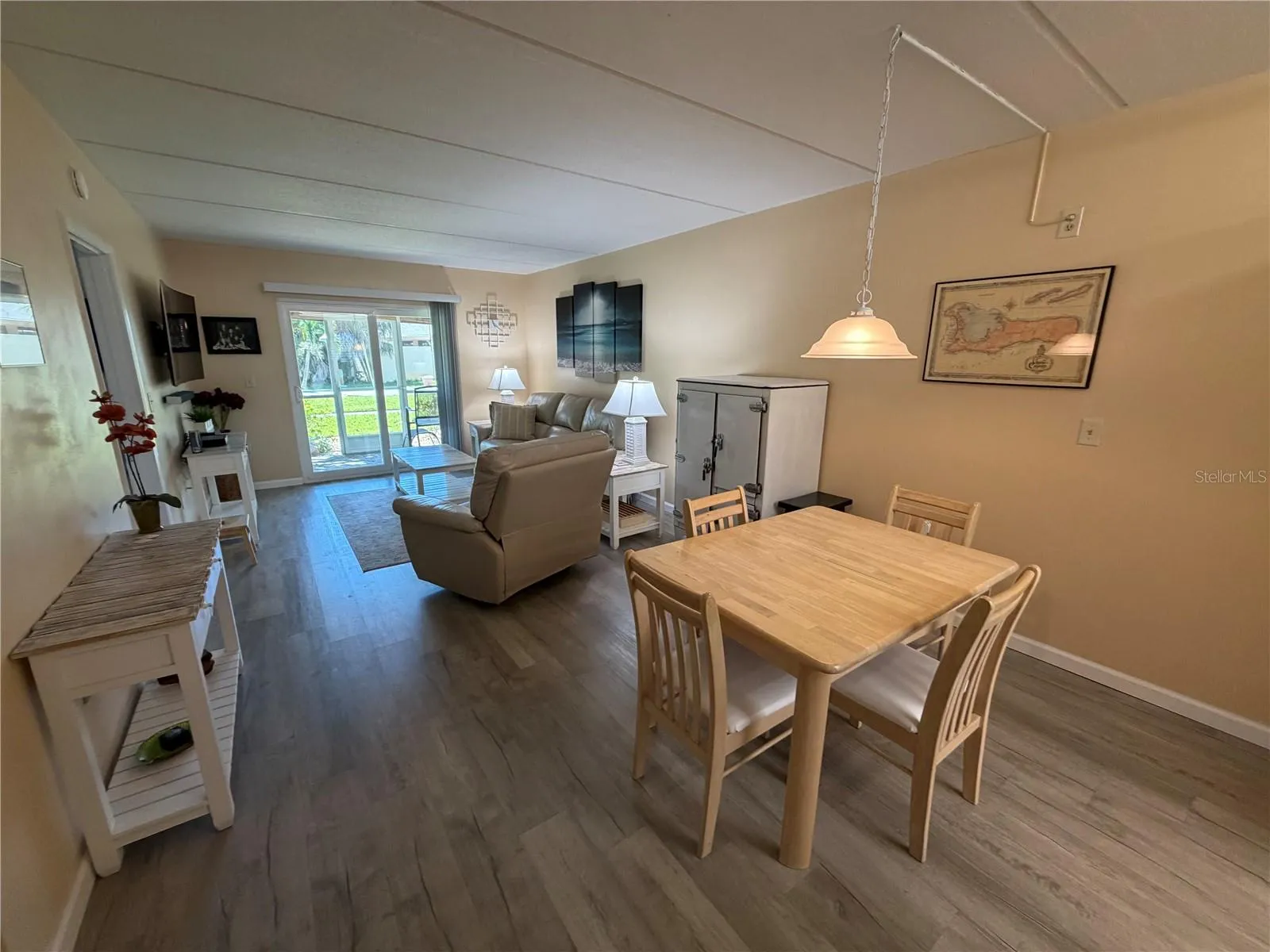 dinette and family room