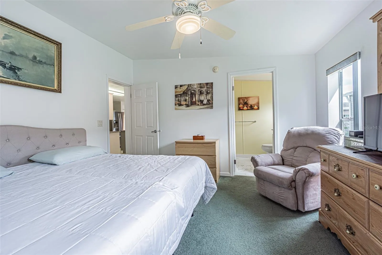 Spacious room with a king bed and bath ensuite