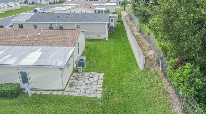 Back open patio to BBQ with no rear neighbors!