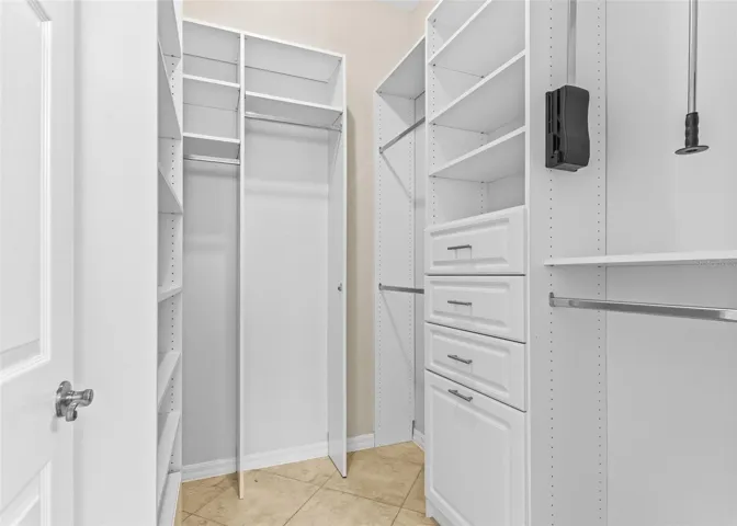Casita Walk-in closet