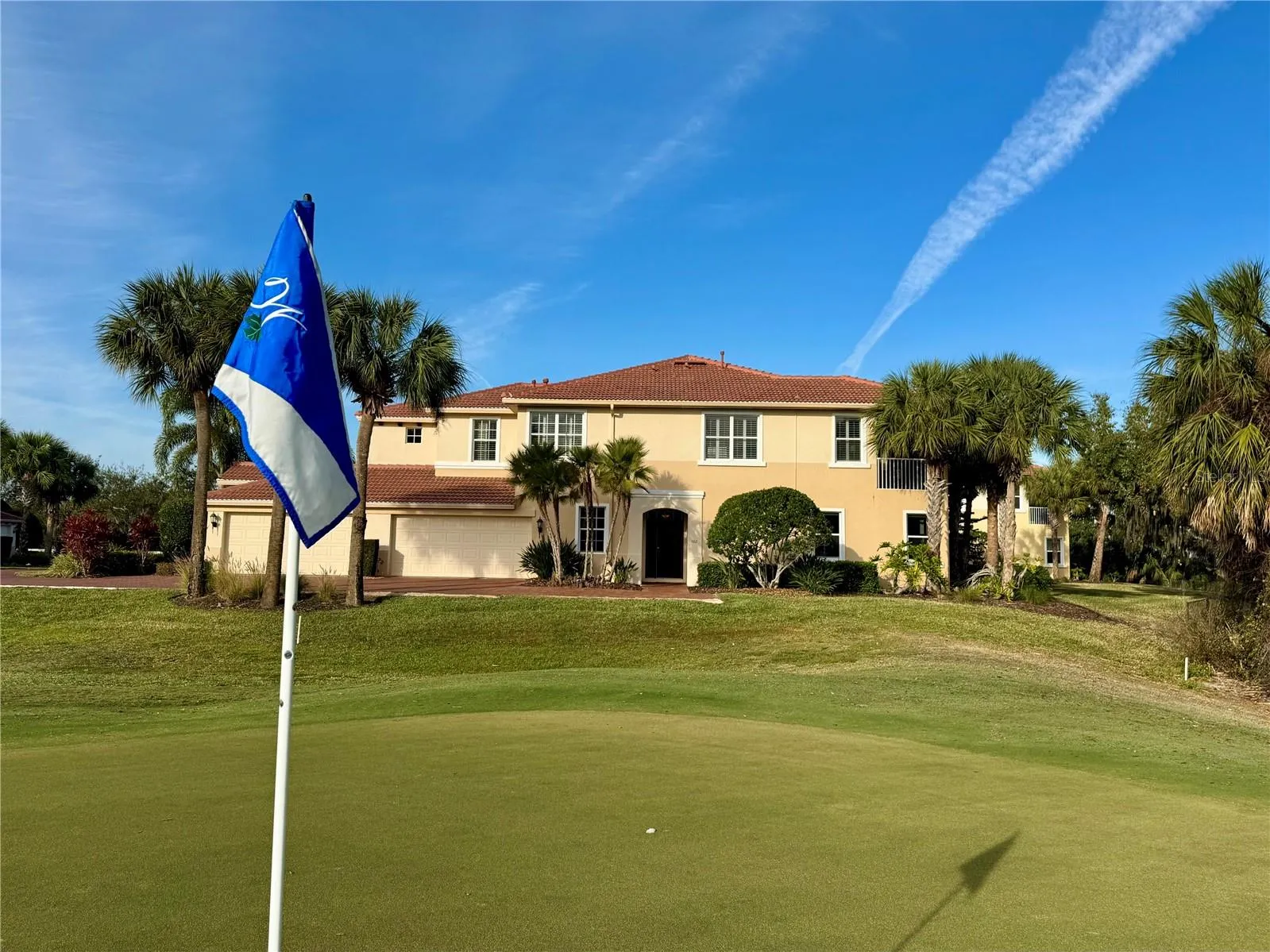 Steps away from the 8th green