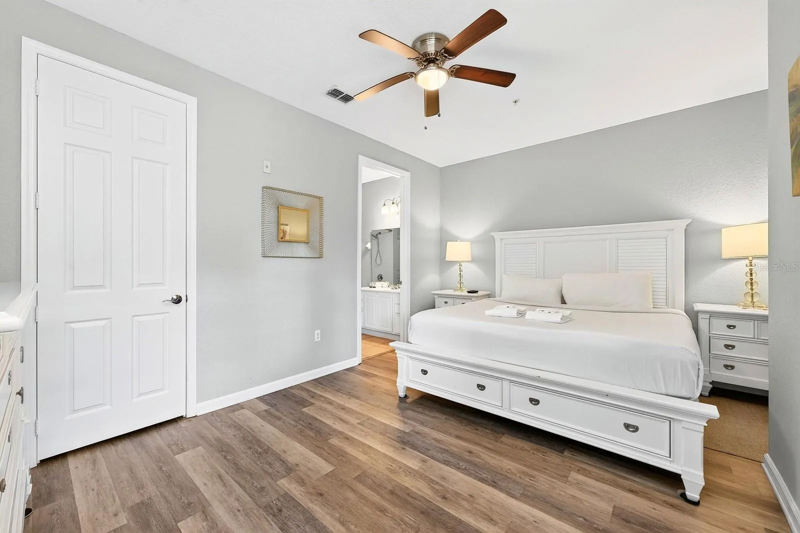 Second bedroom has en-suite bath access to the second full bath.