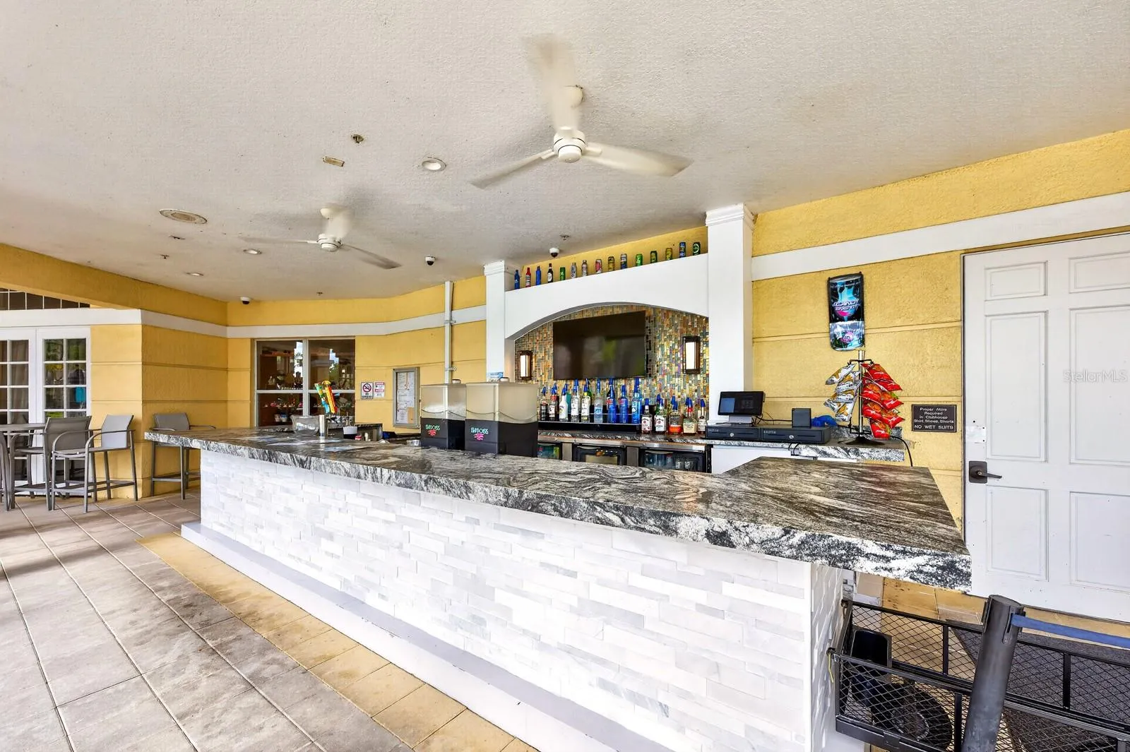 Pool Bar.