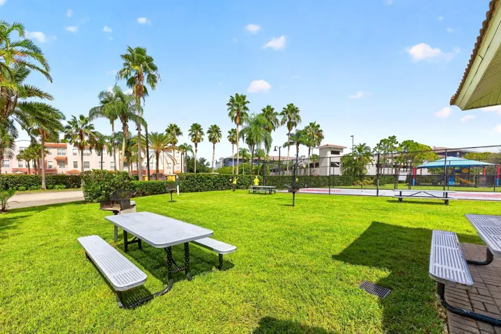 Picnic/BBQ area.