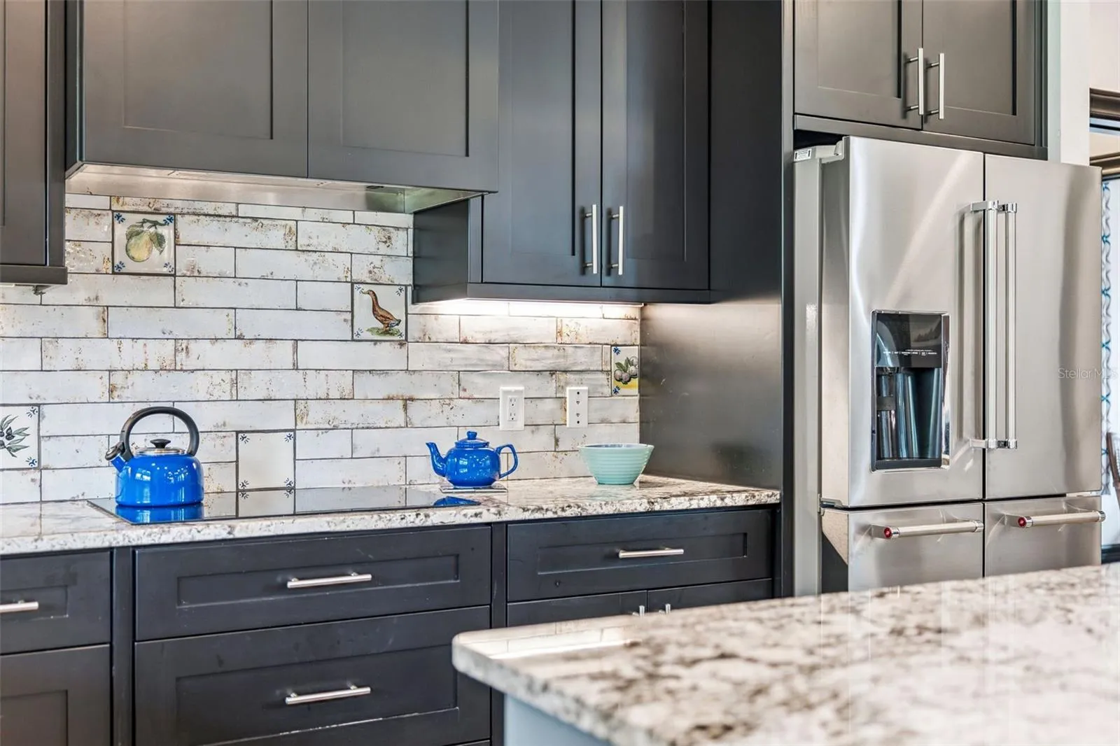 Kitchen backsplash
