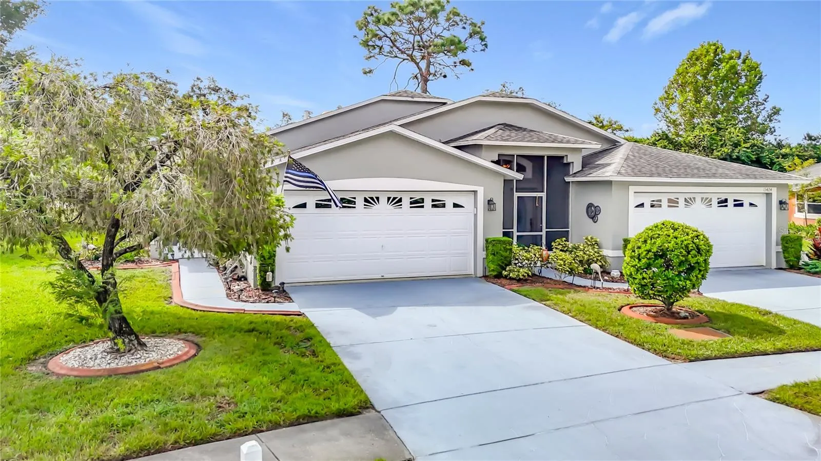 Welcome to 13428 Norman Circle, located in Meadow Oaks - Fairway Villas. This is a 1,292 sq. ft. 2 bedroom, 2 bath, 2 car garage Villa which back onto the 10th fairway Meadow Oaks 18 hole public golf Corse