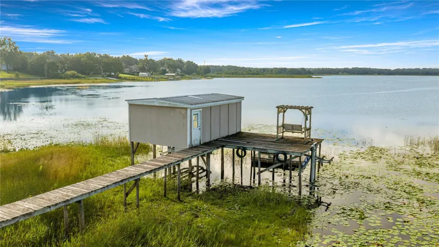 Boat House with Boat Lift