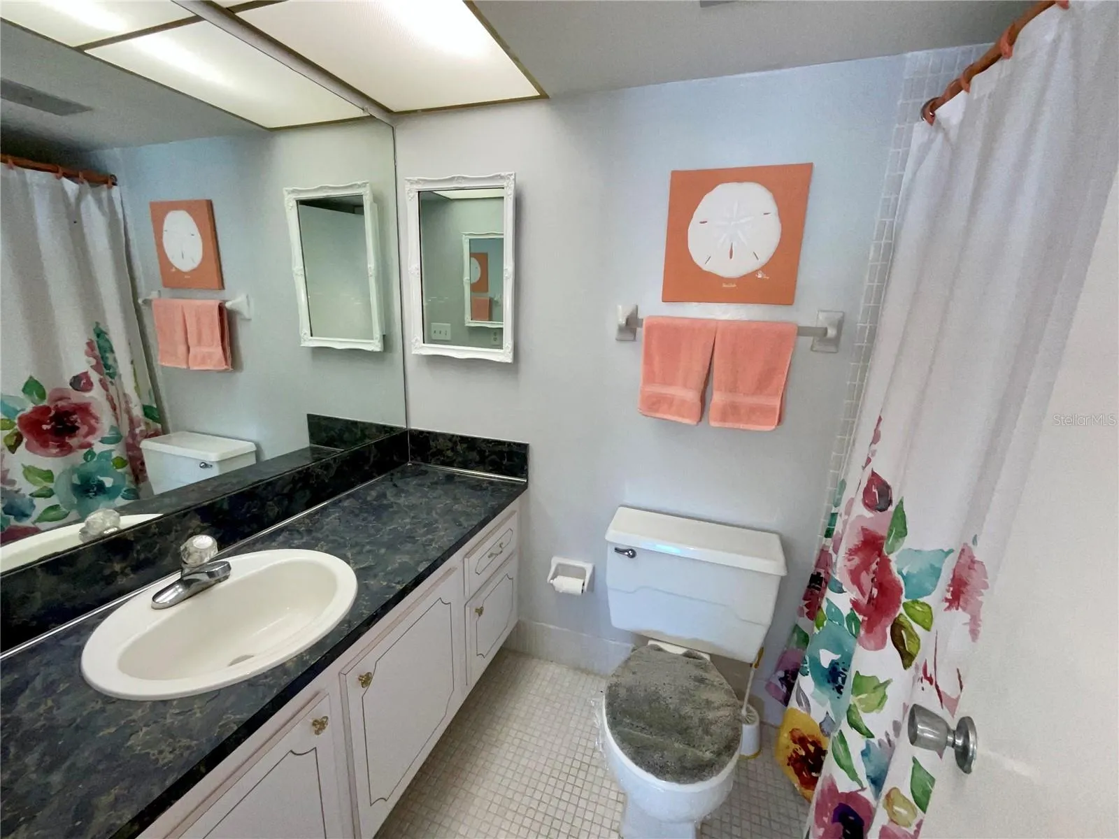 EN-SUITE BATHROOM