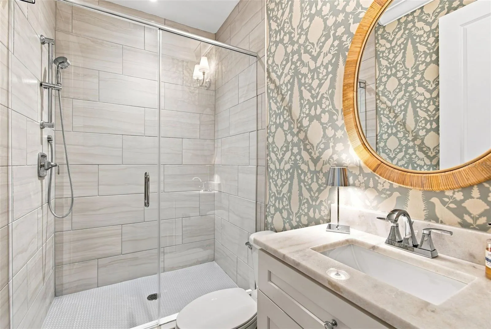Full downstairs bathroom that services guests and the downstairs bedroom.