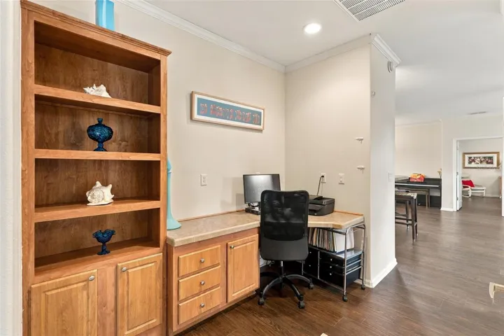 This fantastic little office area is tucked away near the hallway.