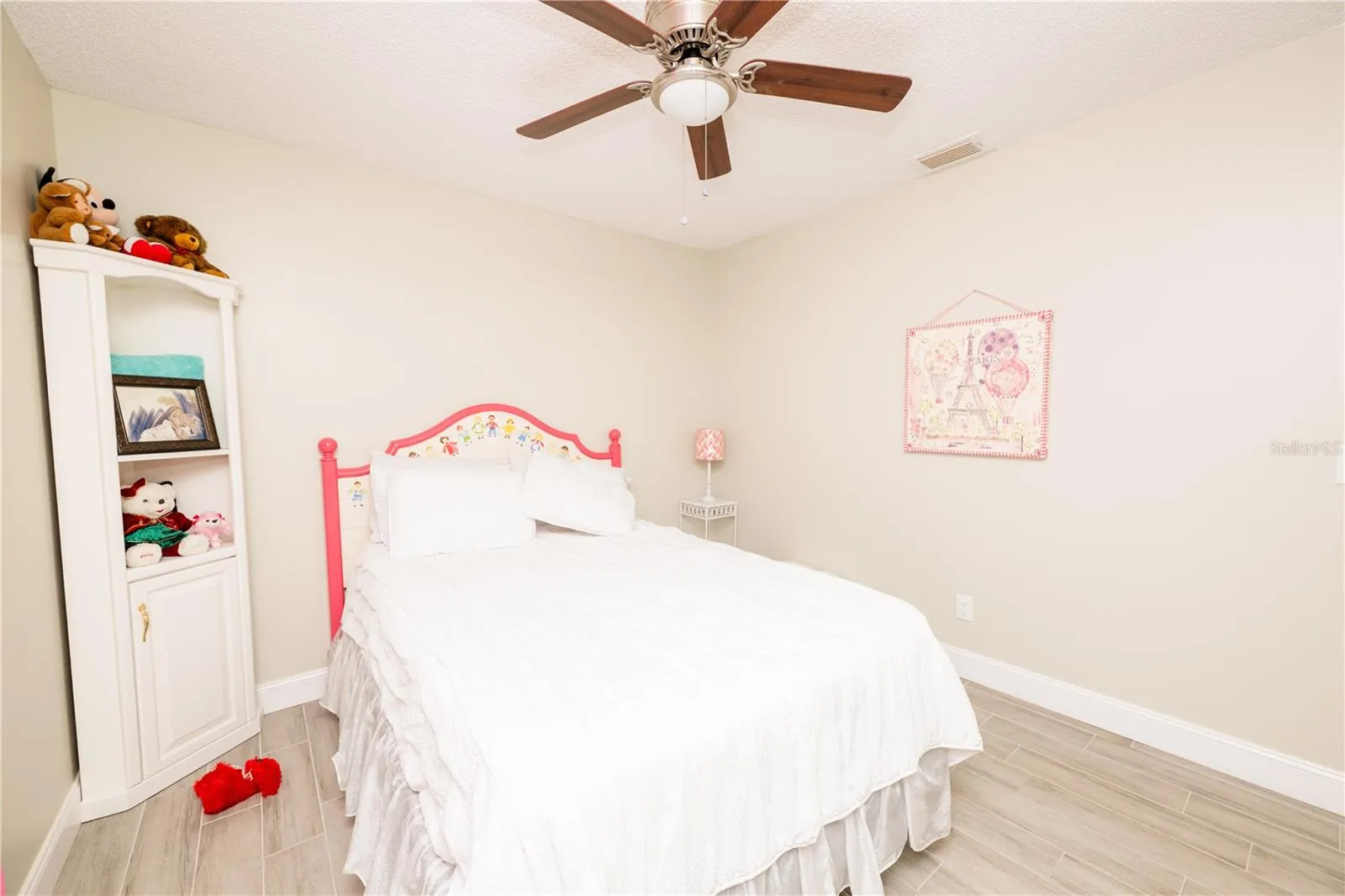 Guest bedroom
