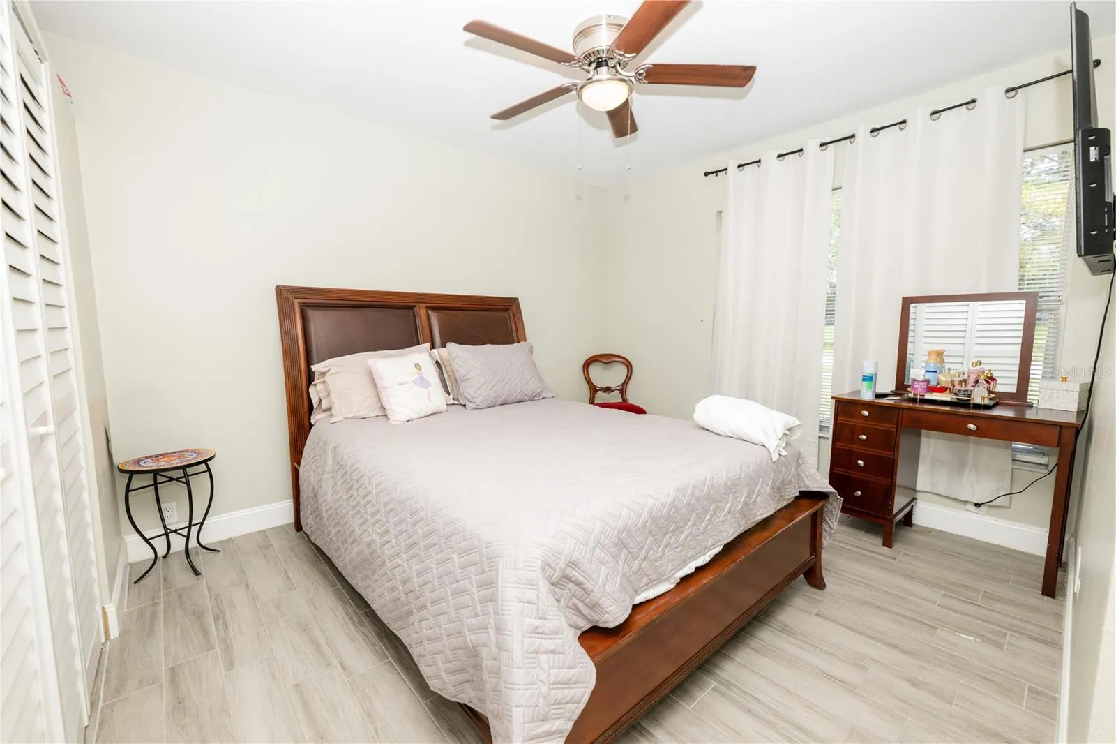 Guest bedroom