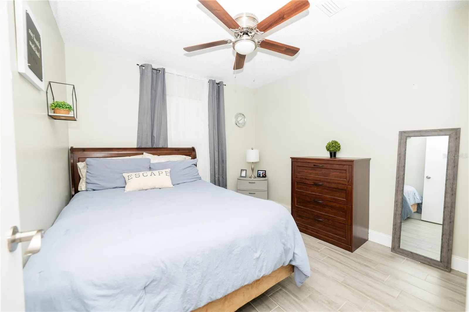Guest bedroom