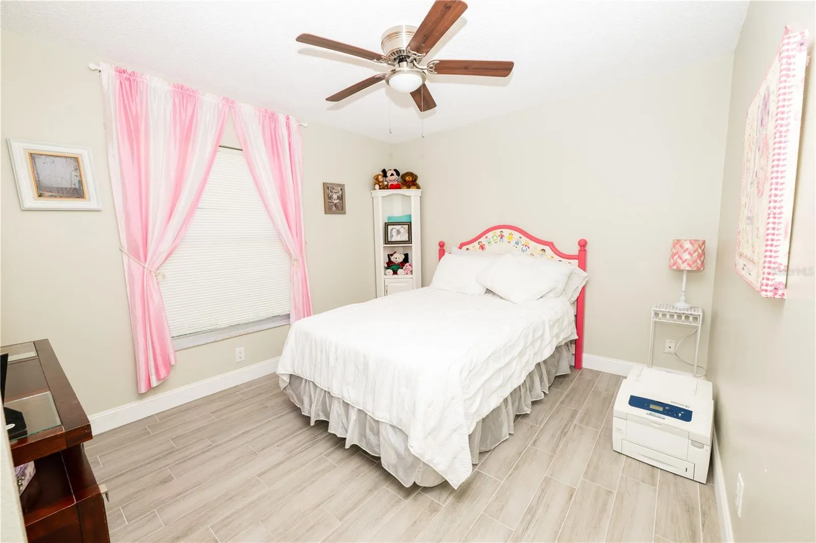 Guest bedroom