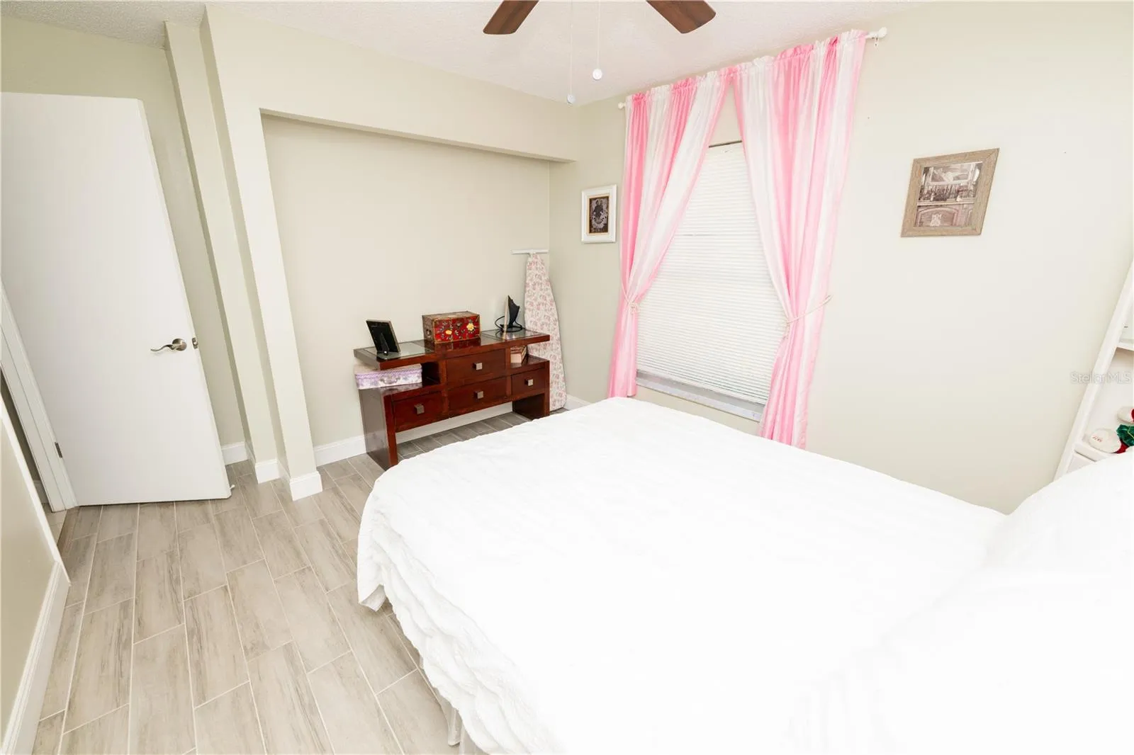 Guest bedroom